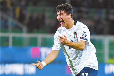 拉近了与观 拉近了与观