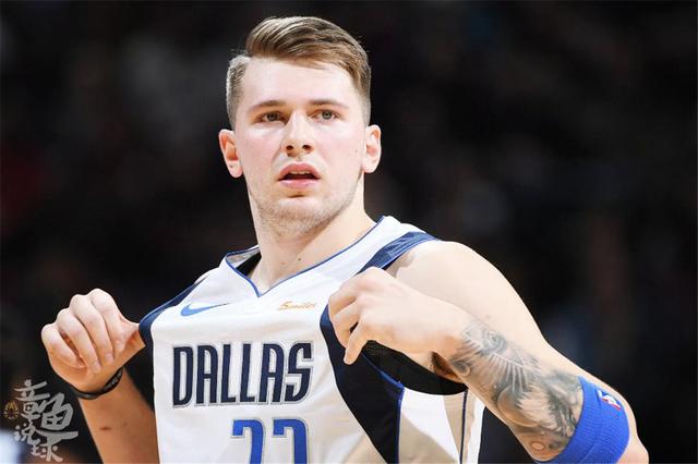 两个瞬间呈 两个瞬间呈