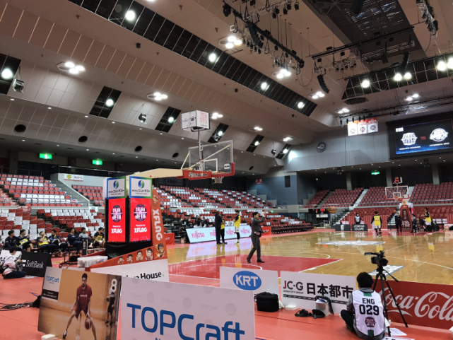 潮湿街角 潮湿街角